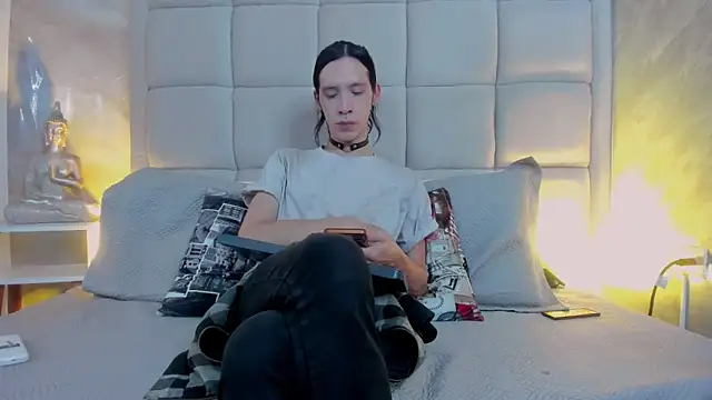 Hecatee 77 online show from November 2, 8:00 pm