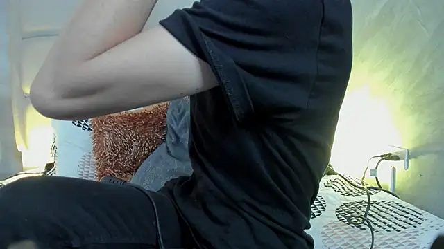 Hecatee 77 online show from February 14, 8:05 pm