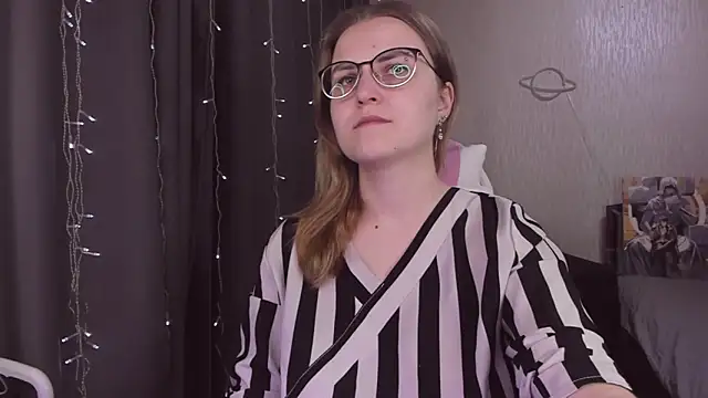 MissBrightShine online show from November 8, 12:05 pm