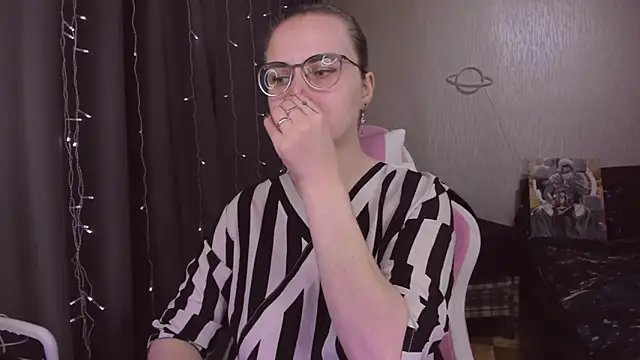 MissBrightShine online show from December 4, 11:19 am