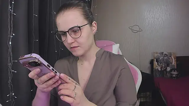 MissBrightShine online show from February 10, 11:47 am