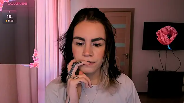 Snapshot of _selectrra chatting on December 4, 11:19 am  selectrra online show from December 4, 11:19 am