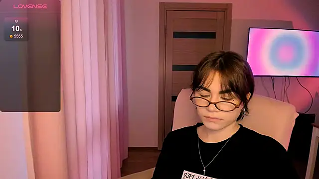 Snapshot of _selectrra chatting on January 24, 11:04 am  selectrra online show from January 24, 11:04 am