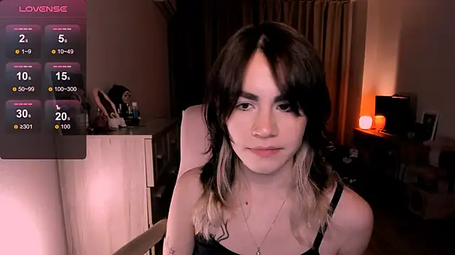 Snapshot of _selectrra chatting on March 11, 4:07 pm  selectrra online show from March 11, 4:07 pm