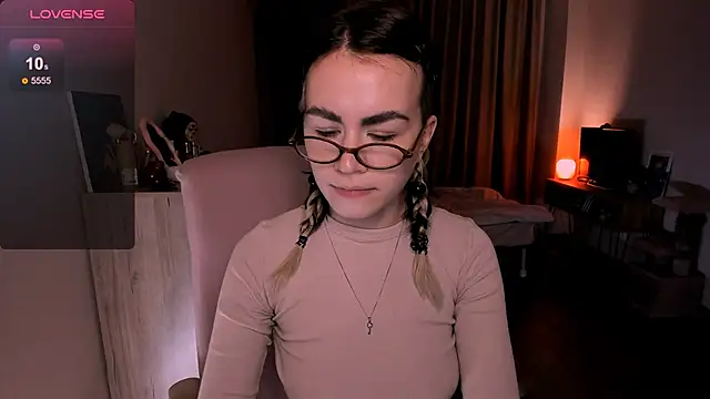 Snapshot of _selectrra chatting on March 17, 3:29 pm  selectrra online show from March 17, 3:29 pm