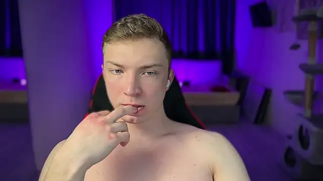 Snapshot of iron__chap chatting on February 3, 7:08 pm iron chap online show from February 3, 7:08 pm