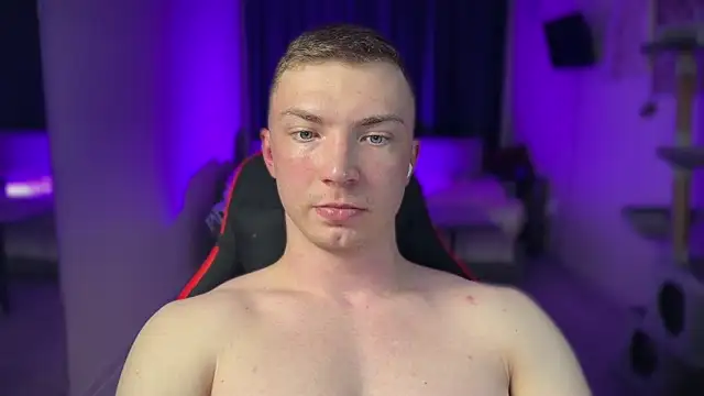 Snapshot of iron__chap chatting on February 8, 10:57 pm iron chap online show from February 8, 10:57 pm