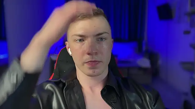 Snapshot of iron__chap chatting on February 11, 7:19 pm iron chap online show from February 11, 7:19 pm