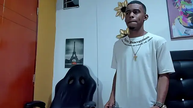 Snapshot of ethan_bigcock_ chatting on December 4, 3:49 am ethan bigcock online show from December 4, 3:49 am