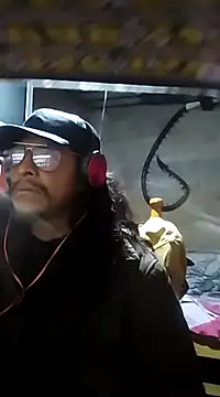 Snapshot of davidatration15 chatting on February 23, 2:29 am davidatration15 online show from February 23, 2:29 am