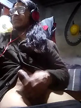 Snapshot of davidatration15 chatting on October 18, 2:47 am davidatration15 online show from October 18, 2:47 am