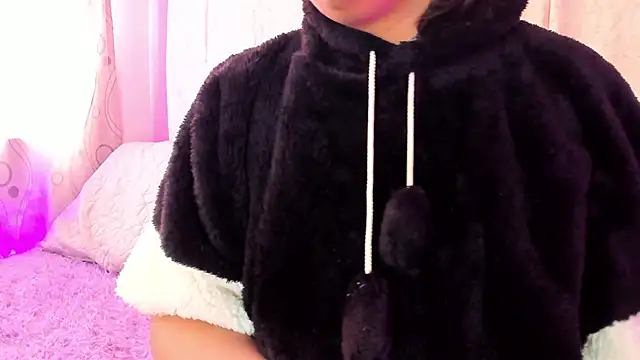 Snapshot of Satuurn_ chatting on December 16, 4:27 pm Satuurn online show from December 16, 4:27 pm