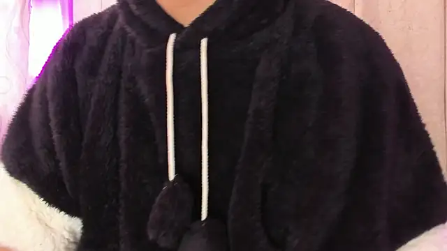 Snapshot of Satuurn_ chatting on December 23, 4:28 pm Satuurn online show from December 23, 4:28 pm