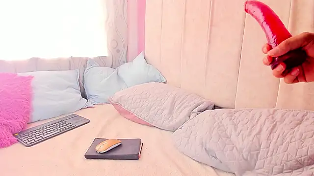 Snapshot of Satuurn_ chatting on February 7, 6:56 pm Satuurn online show from February 7, 6:56 pm