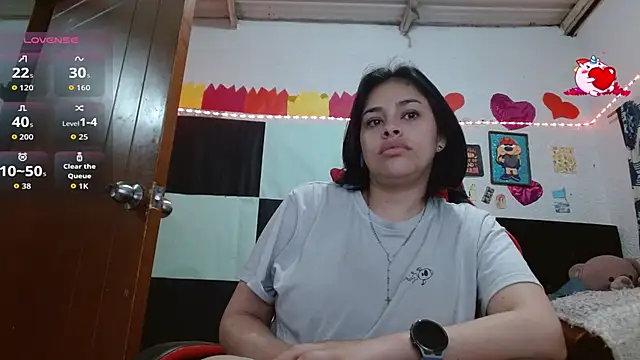 Snapshot of Saray_extrovert_ chatting on December 3, 9:40 am Saray extrovert online show from December 3, 9:40 am