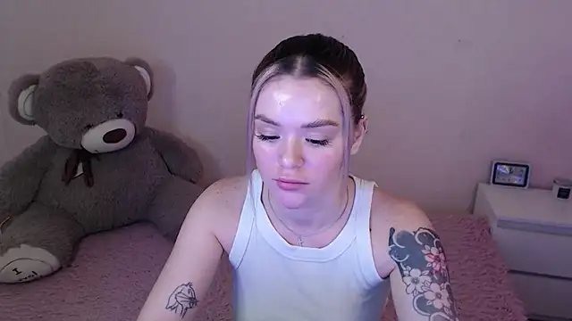 miaacatt online show from January 23, 8:15 am