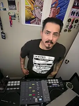 Snapshot of PeterGrandee chatting on May 5, 8:39 pm PeterGrandee online show from May 5, 8:39 pm