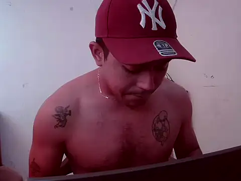 Snapshot of wailer_ chatting on October 22, 1:44 pm wailer online show from October 22, 1:44 pm