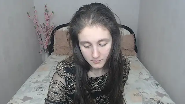 Holliy Cooper online show from December 17, 12:33 pm
