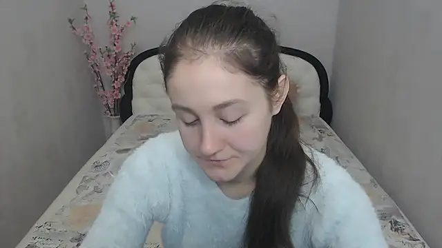 Holliy Cooper online show from December 19, 8:56 am