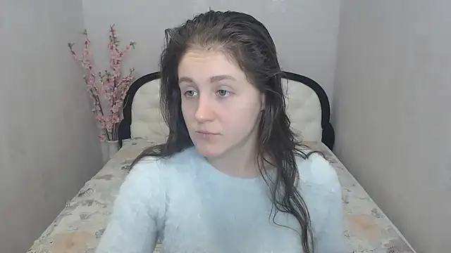 Holliy Cooper online show from December 20, 8:38 am