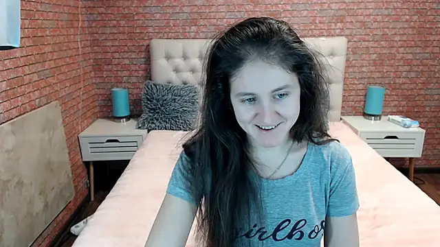 Holliy Cooper online show from December 24, 9:28 am