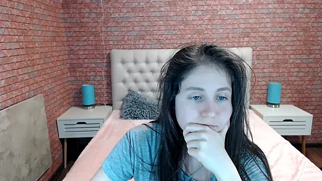 Holliy Cooper online show from December 24, 12:33 pm