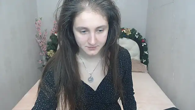 Holliy Cooper online show from December 25, 8:51 am