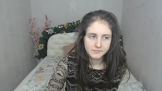 Holliy Cooper online show from January 3, 3:55 pm