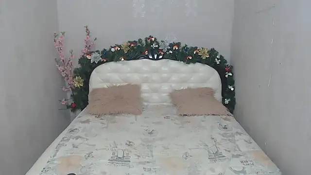 Holliy Cooper online show from January 6, 8:28 pm