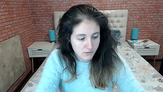 Holliy Cooper online show from October 17, 8:06 am