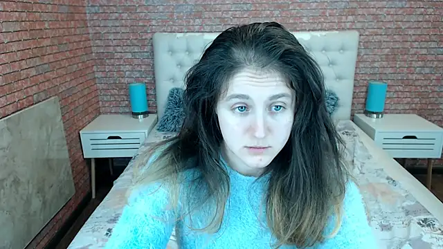 Holliy Cooper online show from October 25, 8:00 am