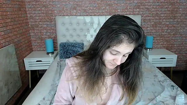 Holliy Cooper online show from November 3, 7:09 am