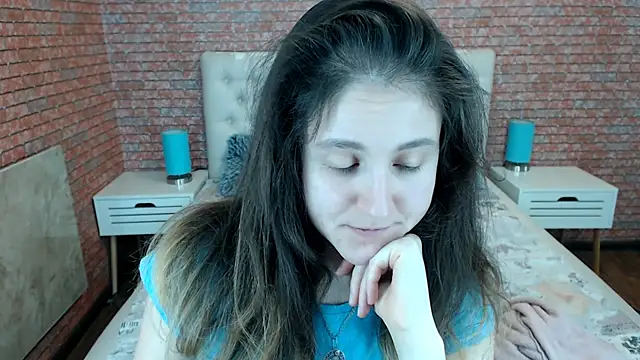 Holliy Cooper online show from November 10, 8:24 am