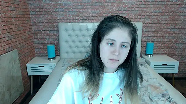 Holliy Cooper online show from November 12, 8:26 am