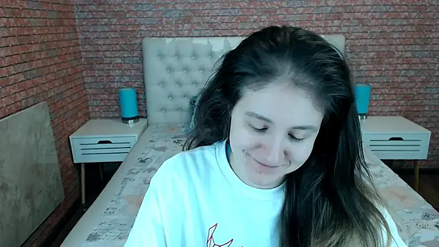 Holliy Cooper online show from November 15, 8:22 am