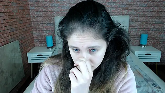 Holliy Cooper online show from November 25, 9:20 am