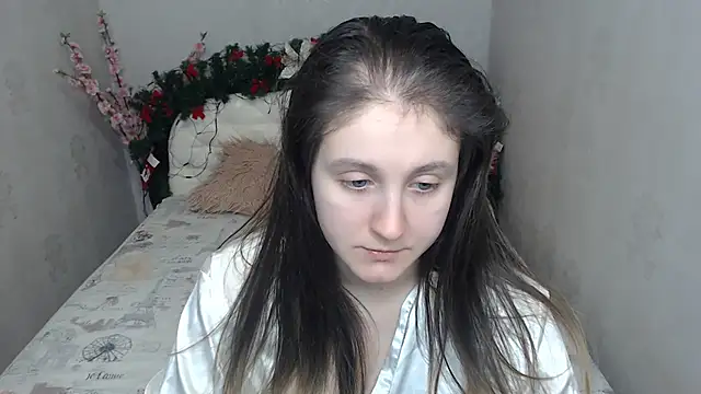 Holliy Cooper online show from January 15, 9:25 am