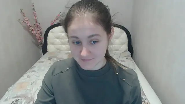 Holliy Cooper online show from April 2, 8:34 am