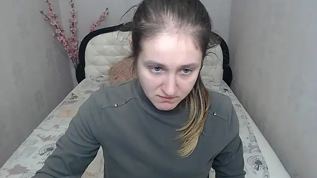 Holliy Cooper online show from April 23, 8:13 am