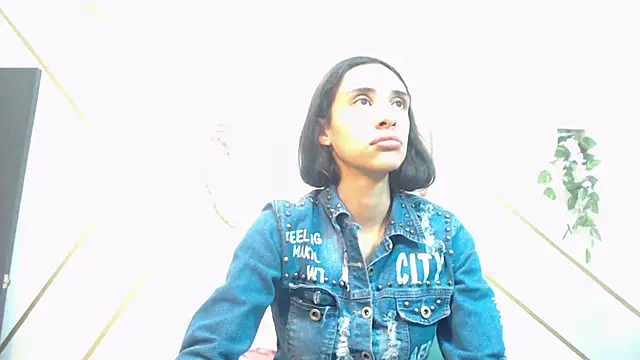 RoxanaCyrano  online show from December 17, 8:04 pm