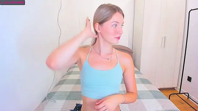 Snapshot of liloneforyou chatting on October 8, 9:29 am liloneforyou online show from October 8, 9:29 am