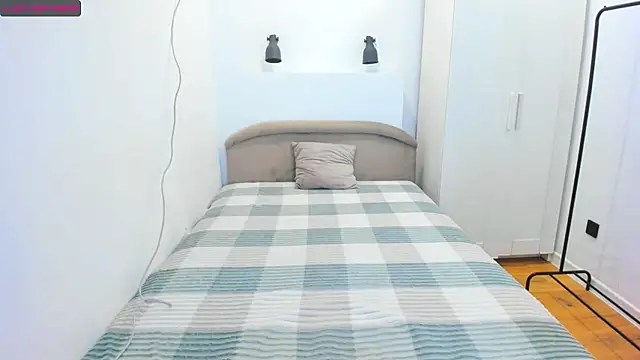 Snapshot of liloneforyou chatting on October 11, 12:58 pm liloneforyou online show from October 11, 12:58 pm