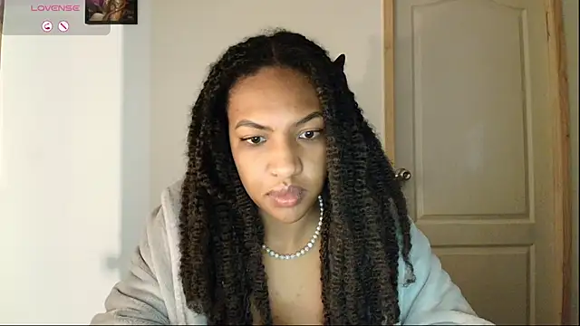 im alivys  online show from June 18, 1:28 am