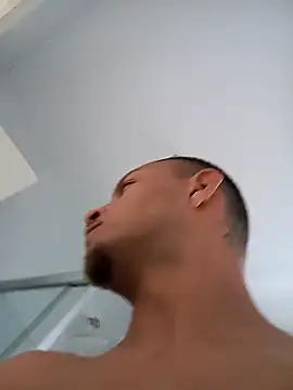 emrehliug12 online show from February 12, 7:31 pm