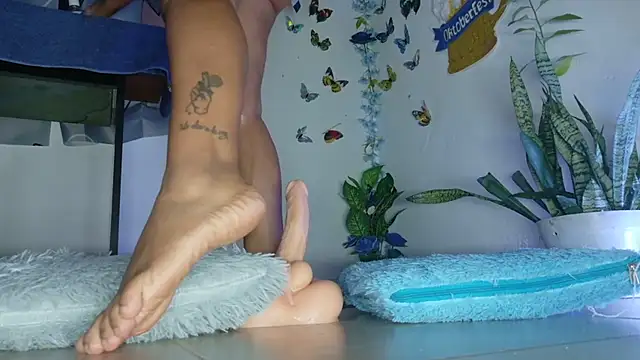 lucy hairypussy83 online show from September 28, 2:33 pm