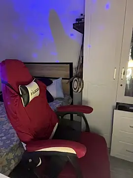 Plaxtique online show from March 6, 2:57 pm