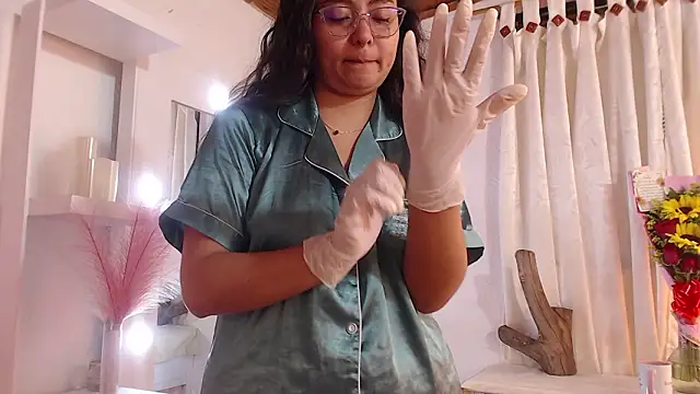  Kim  M online show from February 2, 2:27 pm