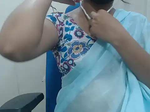 Lovely Siri 23 online show from April 30, 5:19 pm
