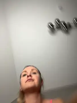 Bella-Tight online show from February 8, 10:40 am